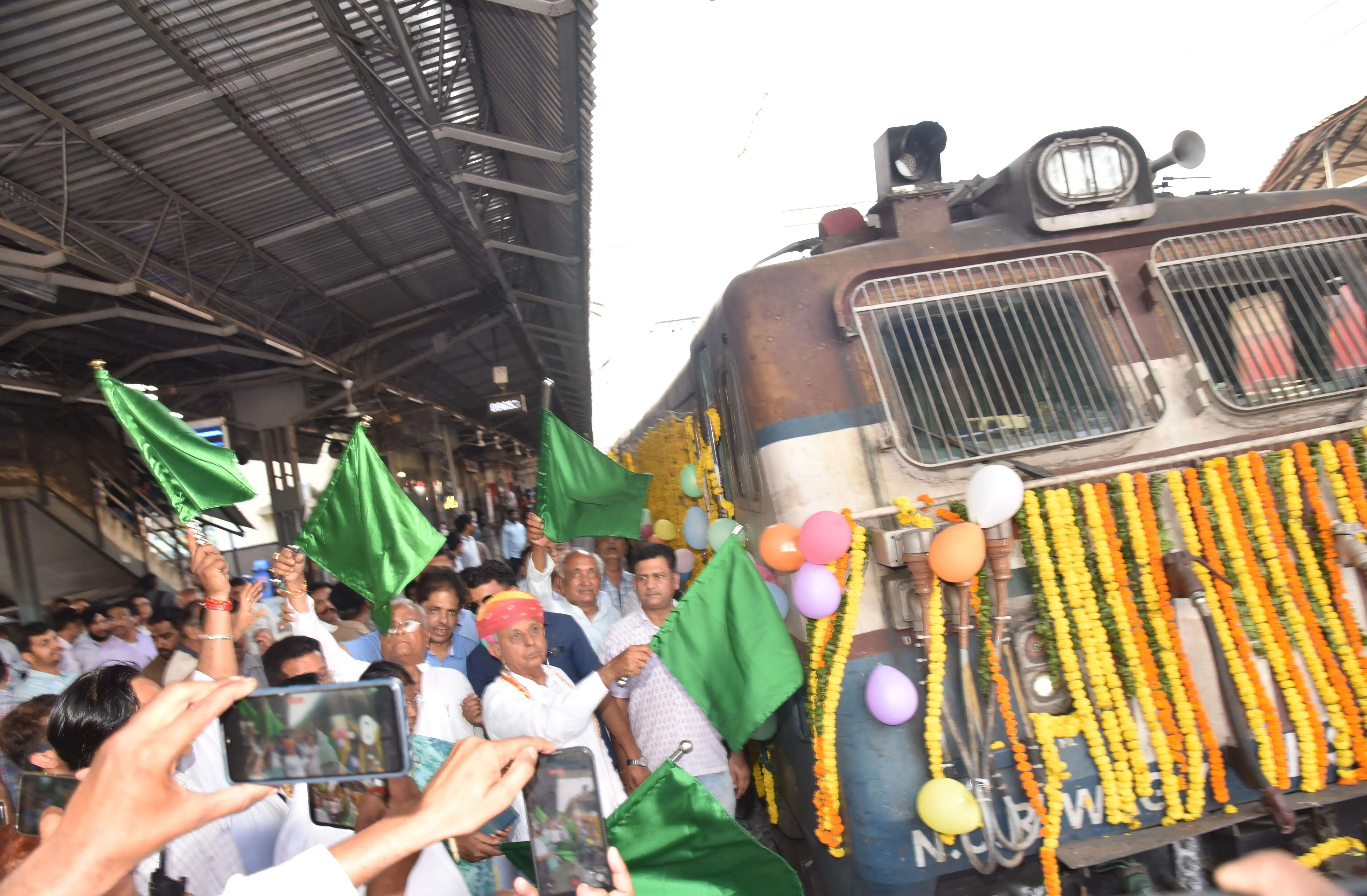 तीन नई नियमित ट्रेनों का अजमेर से शुभारंभ