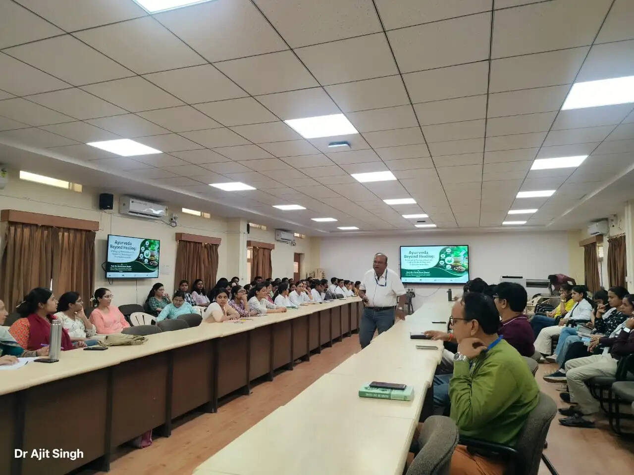 आयुर्वेद विवि में क्षमता निर्माण एवं उद्यमिता पर विशिष्ट व्याख्यान