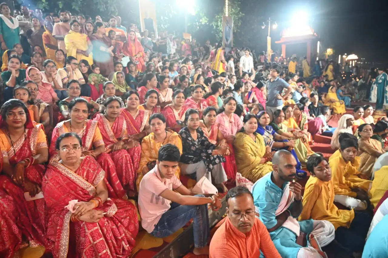 एक लाख दीपों से जगमगाया शिवरीनारायण का महानदी घाट, सेवा संकल्प अभियान का हुआ भव्य आगाज