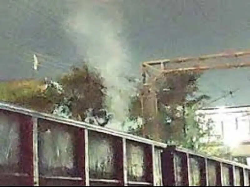 उमरिया:&nbsp;चलती मालगाड़ी में धुआं उठने से मचा हड़कंप, सूझबूझ से टला बड़ा हादसा