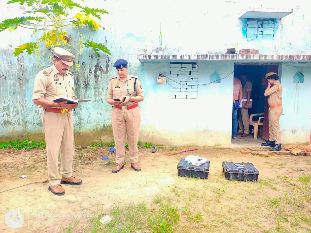 पैरोल पर बाहर आए पति ने पत्नी को त्रिशूल घोंप कर उतारा मौत के घाट