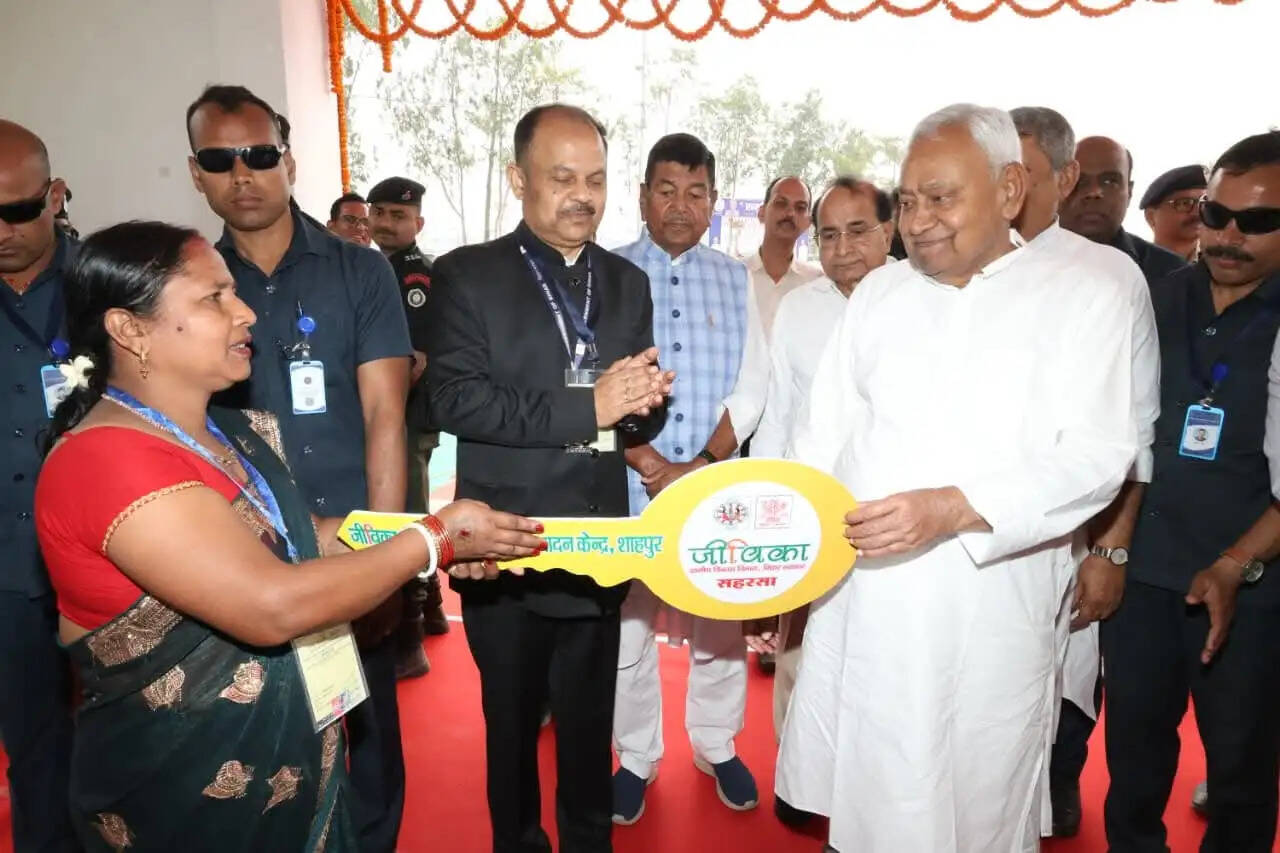 समृद्धि यात्रा के क्रम में मुख्यमंत्री का सहरसा आगमन, जीविका स्टॉल रहा आकर्षण का केंद्र