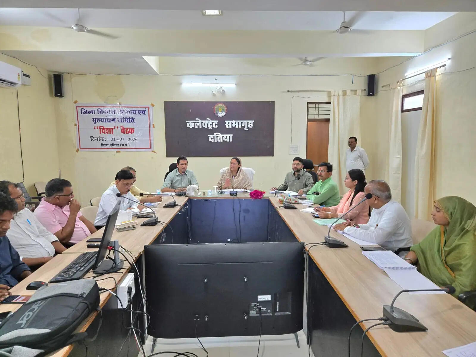आंगनवाड़ियों को किराए के भवनों में संचालन पर सांसद संध्या राय नाराज, जताई चिंता