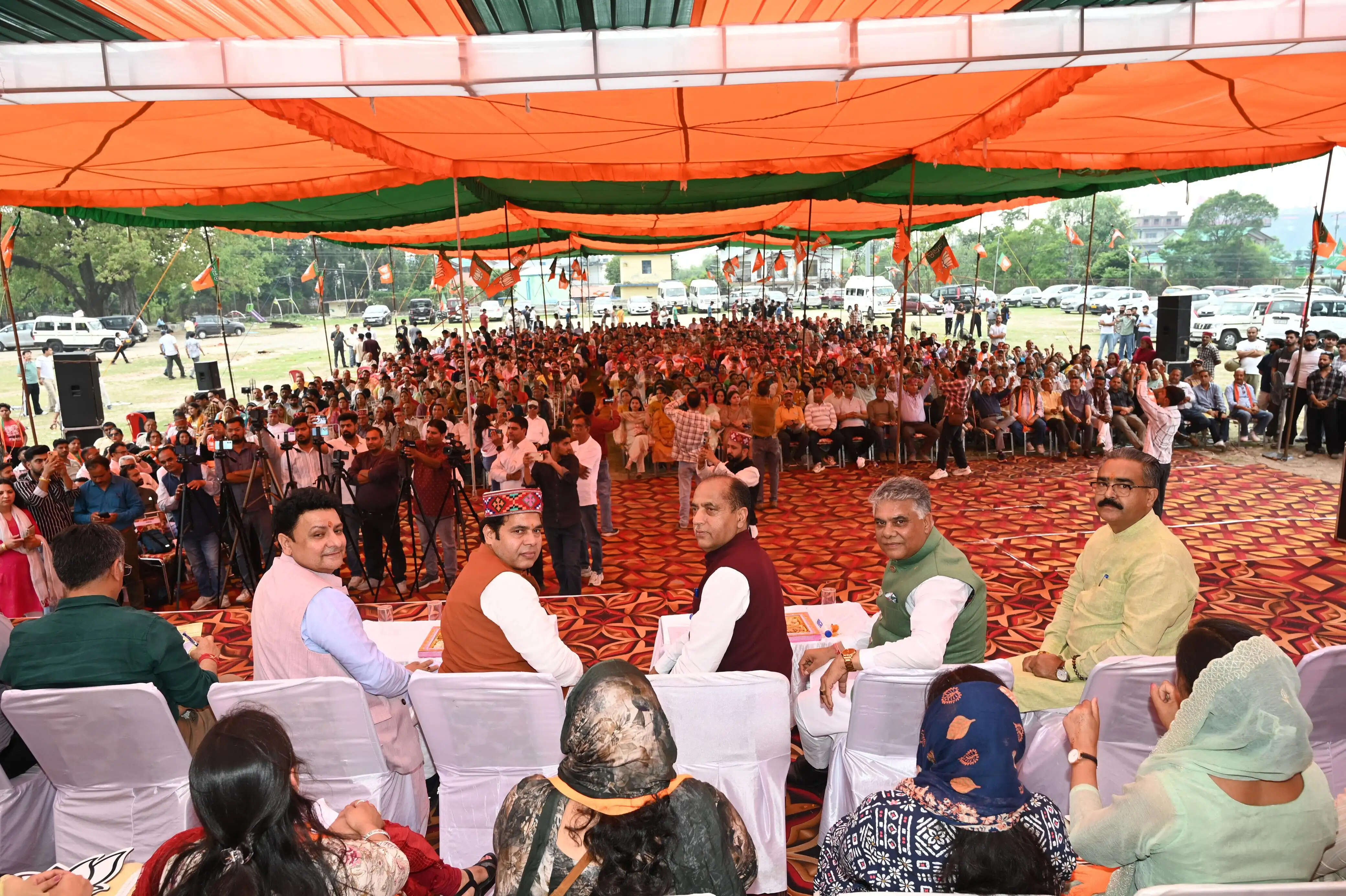 नगर निगम चुनावों को लेकर भाजपा ने तेज किया प्रचार, पालमपुर और धर्मशाला में कांग्रेस पर जमकर बरसे जय राम ठाकुर
