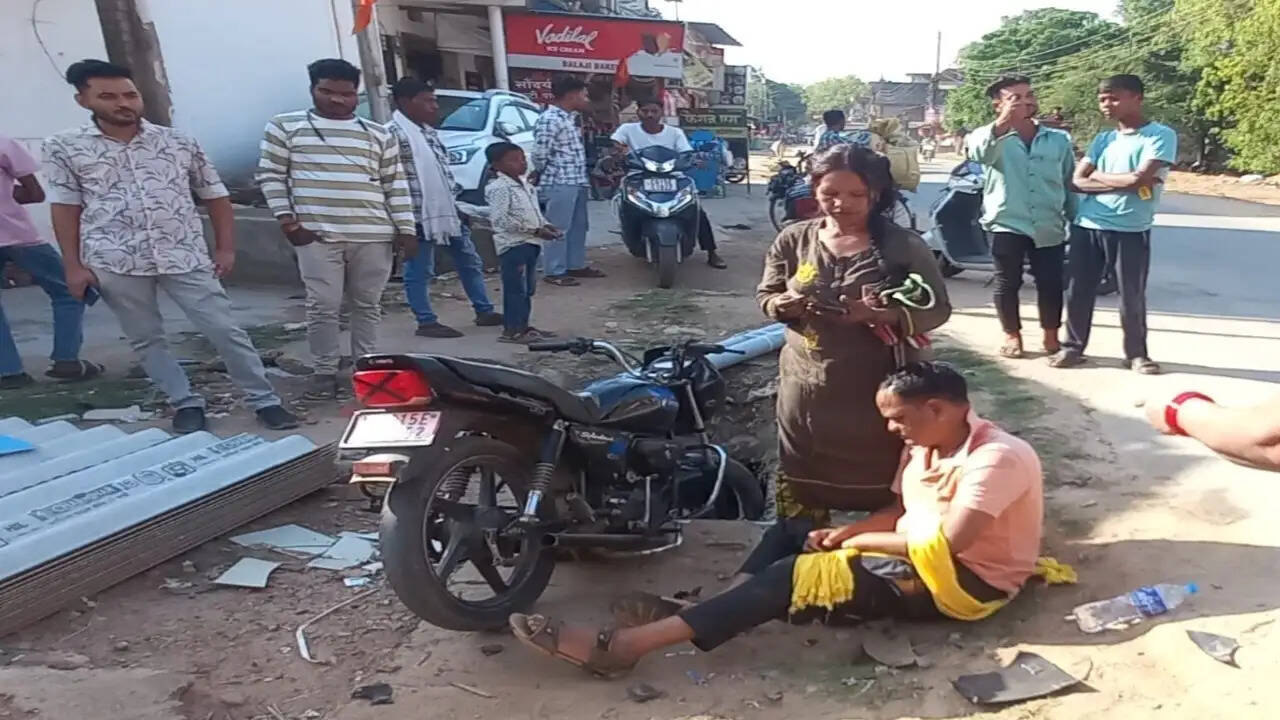 अंबिकापुर : बेलगाम बाइकर्स का खूनी तांडव, दिव्यांग शिक्षक को मारी जोरदार टक्कर, हालत गंभीर