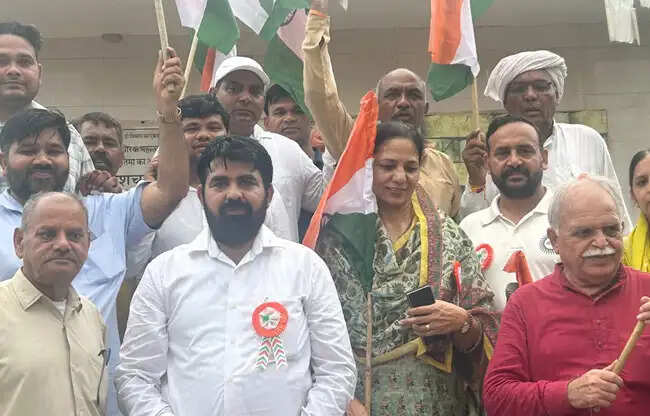 सोनीपत: घर तिरंगा अभियान में देशभक्ति के रंगे में रंगे देशभक्त