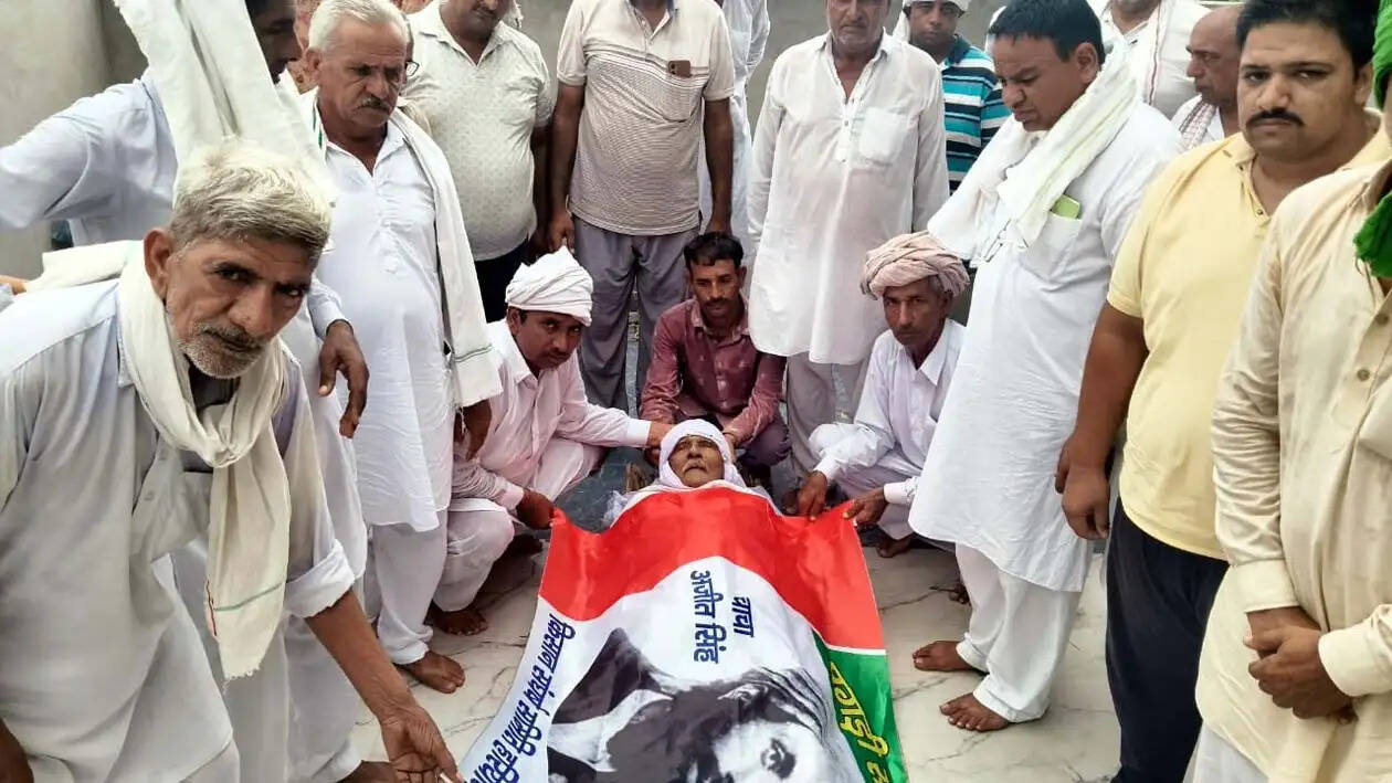 हिसार : किसान आंदोलन के नेता प्रताप सिंह गोदारा का निधन, किसान झंडे में दी गई अंतिम विदाई