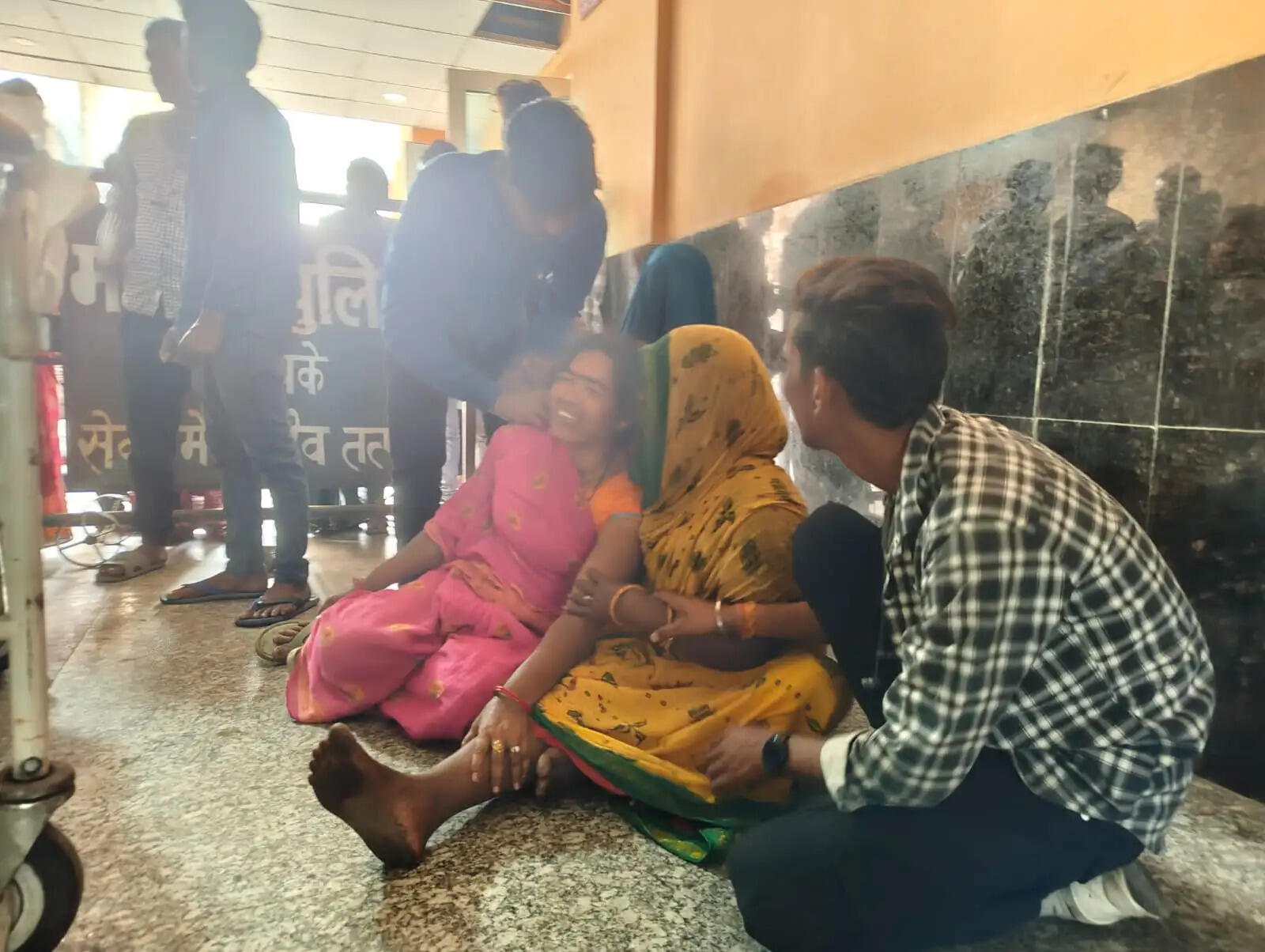 सड़क दुर्घटना में एक युवक की मौत और एक घायल