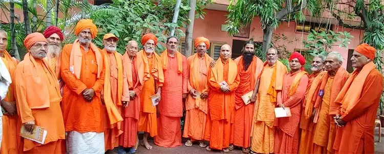सन्यासियों नेे&nbsp;युवा पीढ़ी को नशे और कुरीतियों से दूर रहने की दी सलाह