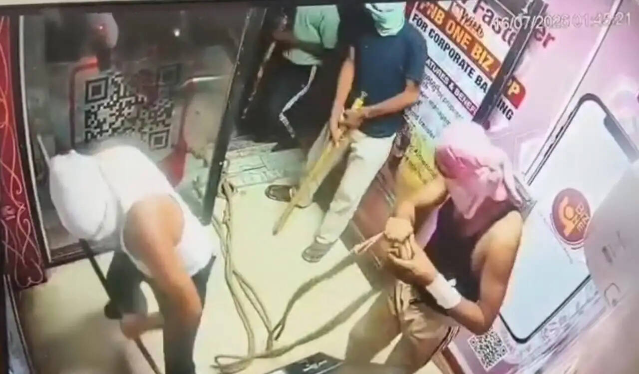 एटीएम उखाड़ने की कोशिश नाकाम: पांच लाख रुपए सुरक्षित