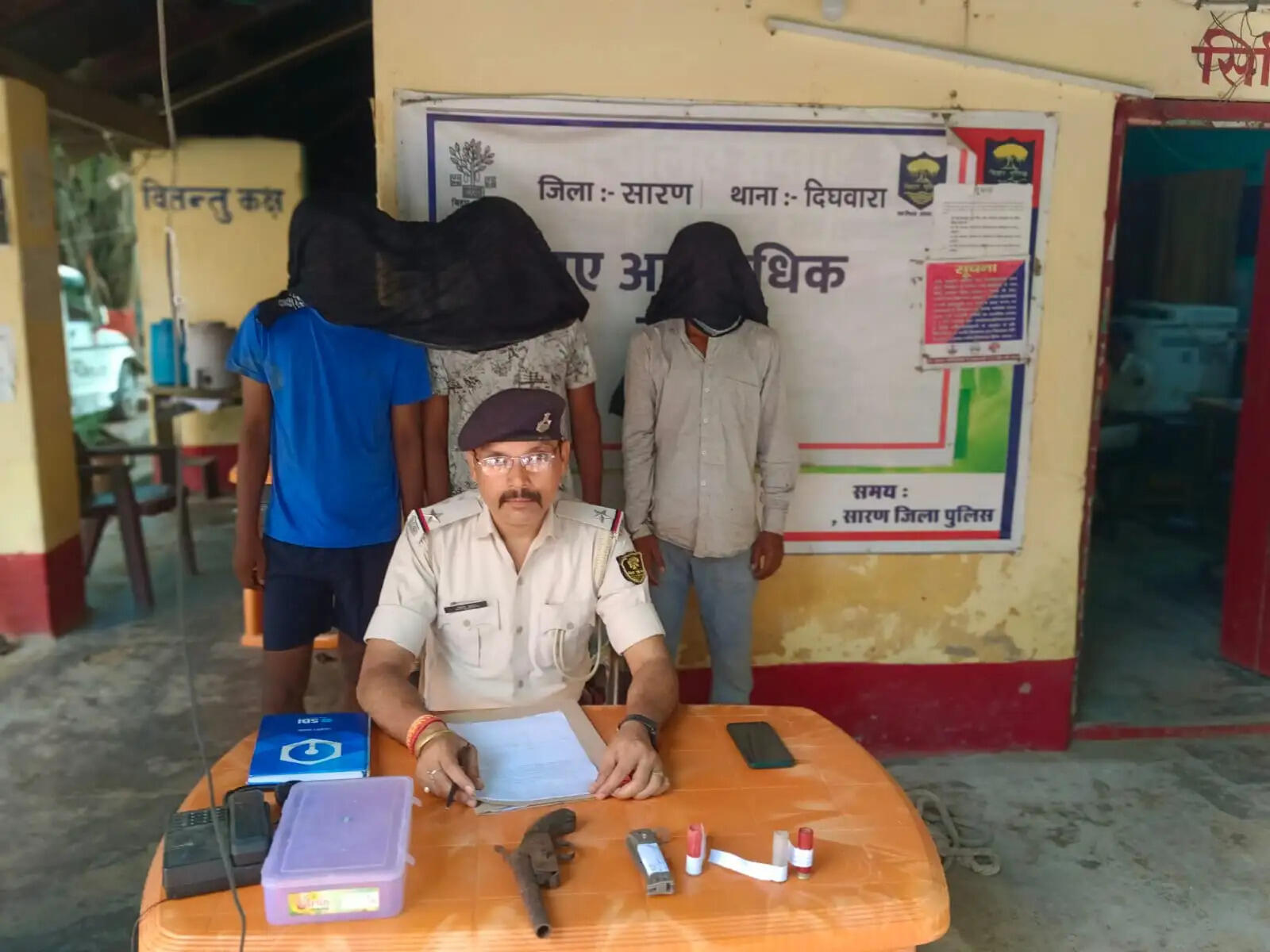 दिघवारा में हथियार के साथ तीन अभियुक्त गिरफ्तार