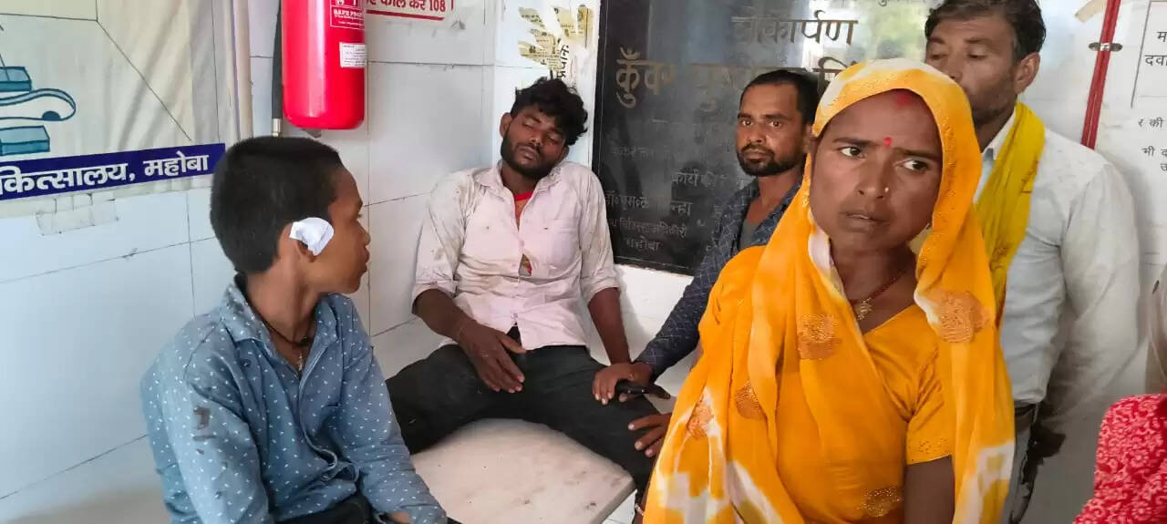 (अपडेट) महाेबा जिले में कार-बाइक की भिड़ंत, पांच की मौत व तीन घायल