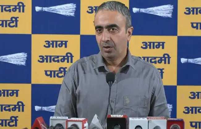 आआपा ने राघव चड्ढा के फॉर्म-6 पर उठाए सवाल, फॉर्म सार्वजनिक करने की मांग