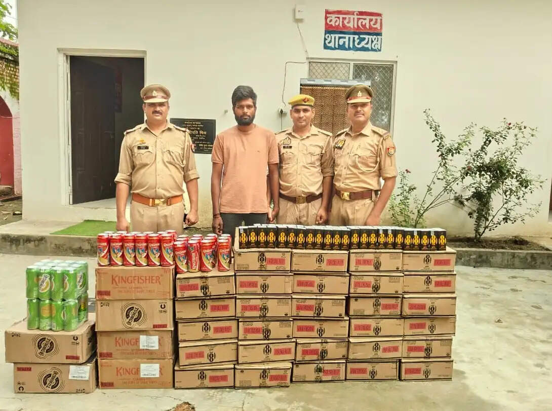 देवरिया: पुलिस ने ट्रक से 69 पेटी अवैध अंग्रेजी शराब बरामद की, तस्कर गिरफ्तार