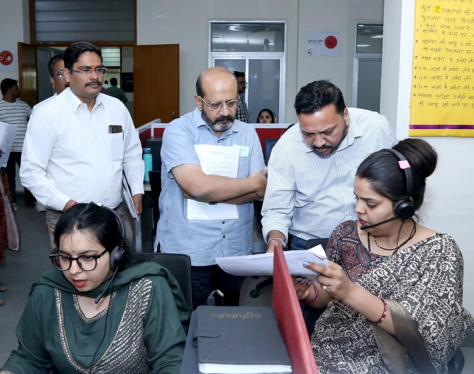 राजस्थान संपर्क हेल्पलाइन का निरीक्षण, शिकायतों के त्वरित निस्तारण के निर्देश