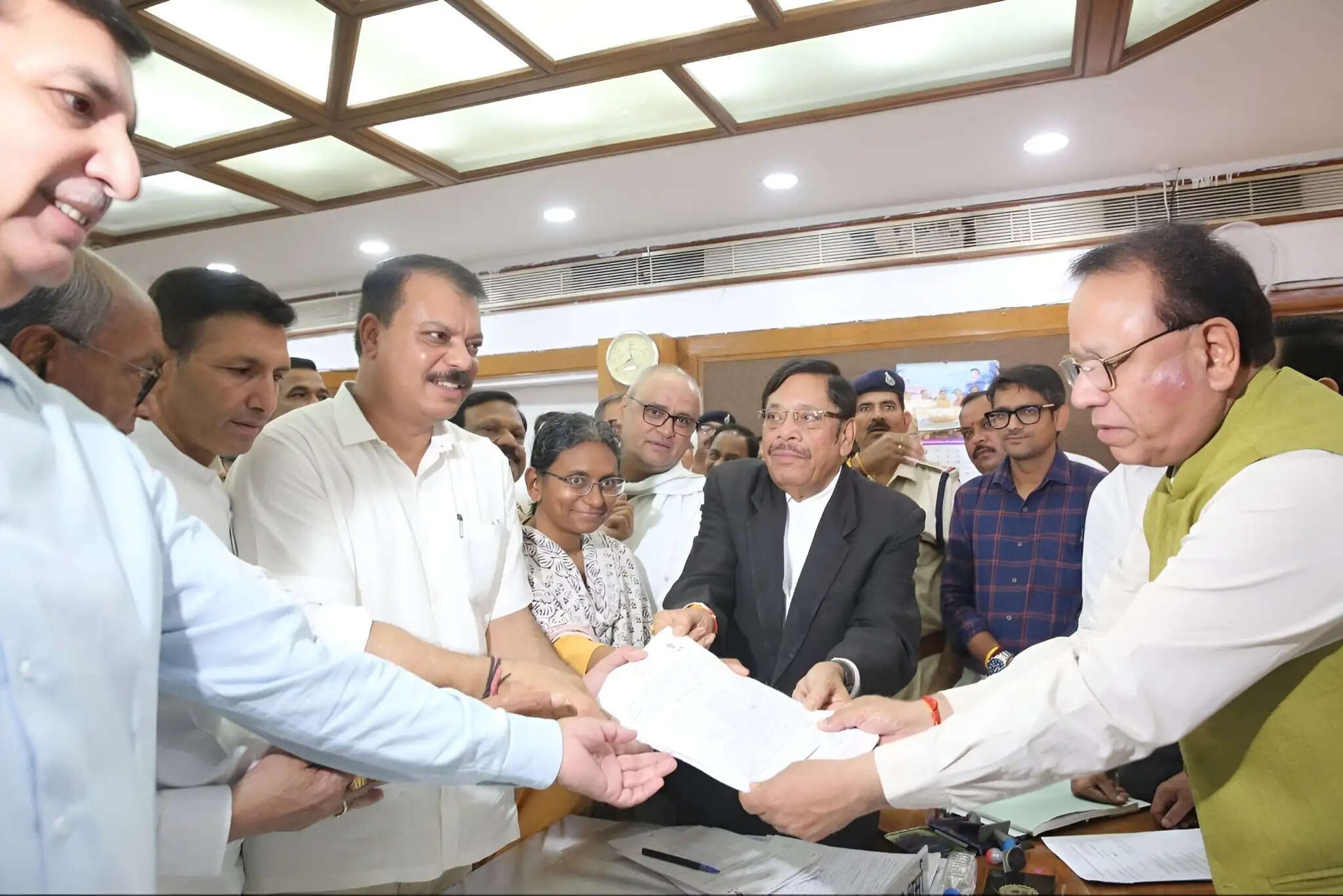 मप्र से कांग्रेस की मीनाक्षी नटराजन&nbsp;ने भरा नामांकन, तीसरी राज्यसभा सीट पर घमासान