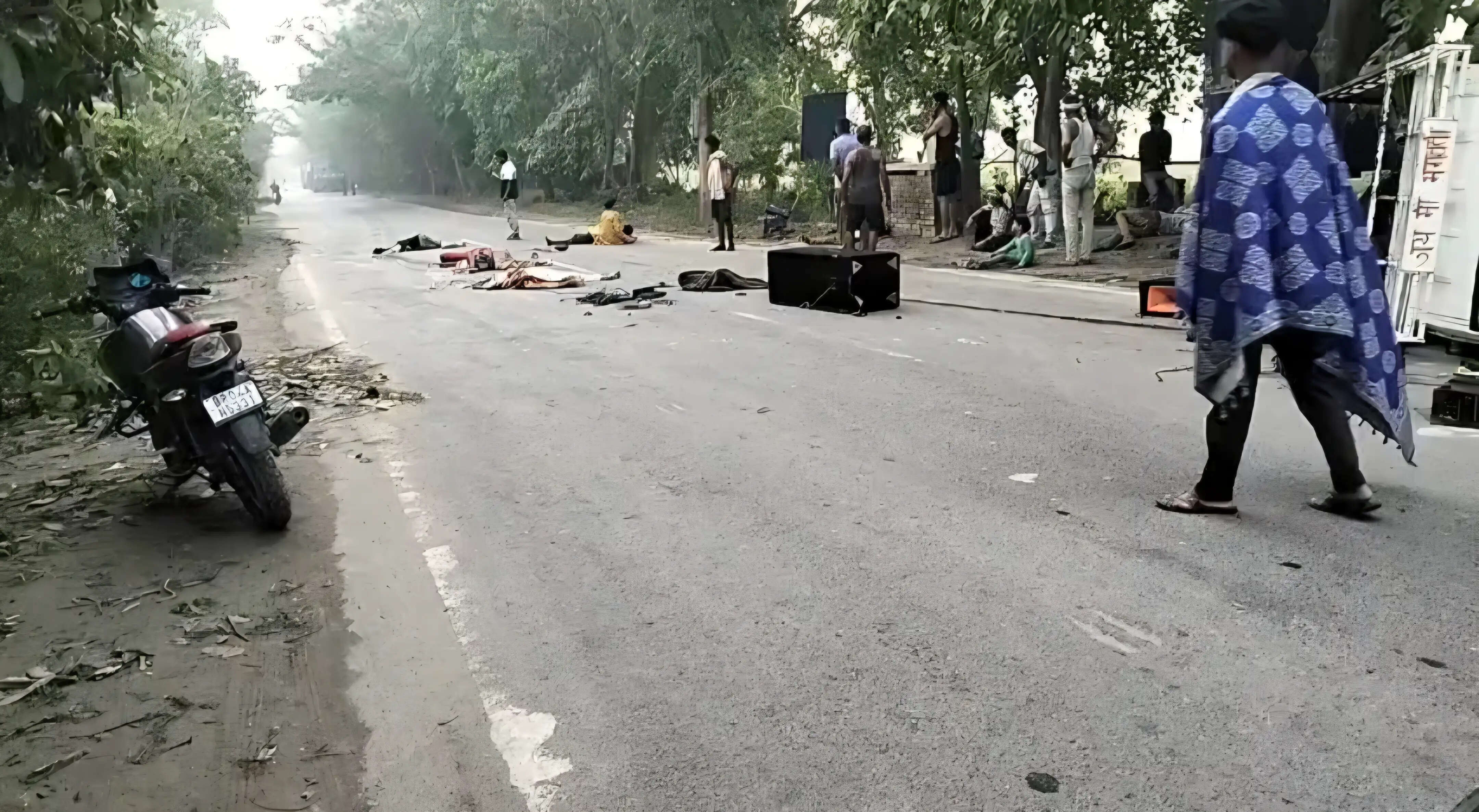 सारण में अनियंत्रित पिकअप पलटने से चार की मौत