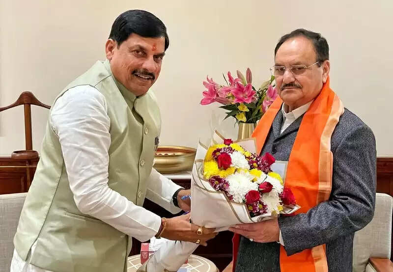 केंद्रीय मंत्री नड्डा से मिले मप्र के मुख्यमंत्री, 4 मेडिकल कॉलेजों के भूमि पूजन का दिया आमंत्रण