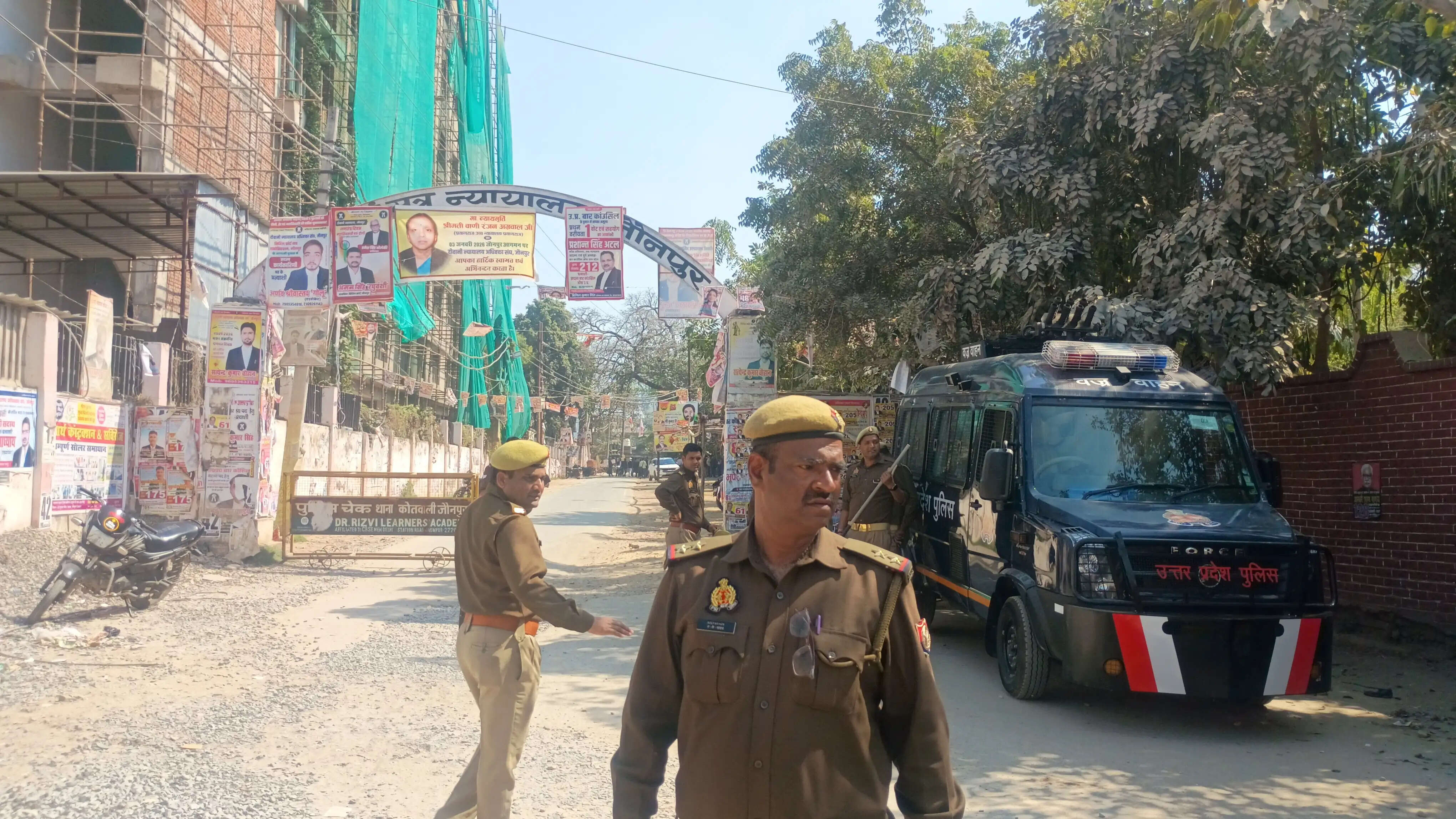 कोडिनयुक्त कफ सिरप मामले में एसआईटी की बड़ी कार्रवाई, अंकुल मौर्या की 40 लाख की सम्पत्ति कुर्की का नोटिस