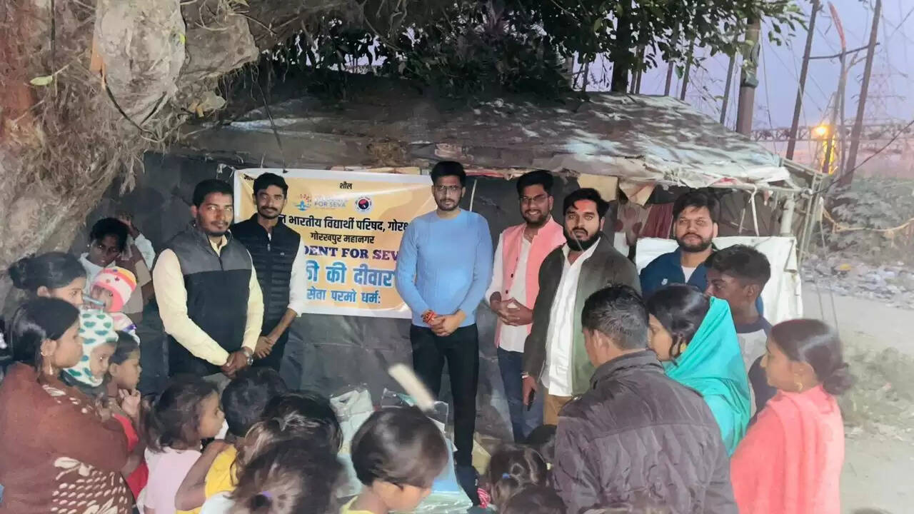 नर सेवा ही नारायण सेवा के संकल्प के साथ अभाविप ने शुरु किया नेकी की दीवार