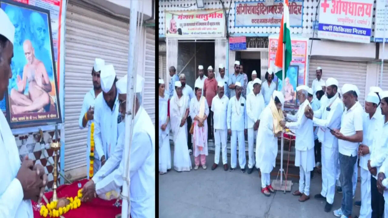 सागरः आचार्य विद्यासागर के जन्मदिवस पर हुआ शहर सेवादल का मासिक ध्वजारोहण
