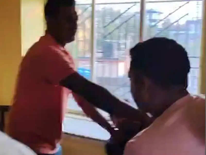 बैरकपुर में भाजपा की अंदरूनी कलह, पूर्व जिलाध्यक्ष की पिटाई पर बोले अर्जुन - घटना से कोई लेनादेना नहीं