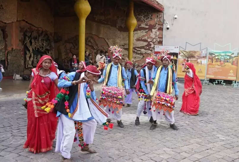 भोपाल : जनजातीय संग्रहालय में गदली, थापटी, अहिराई नृत्य और बुन्देली गायन की हुई प्रस्‍तुति