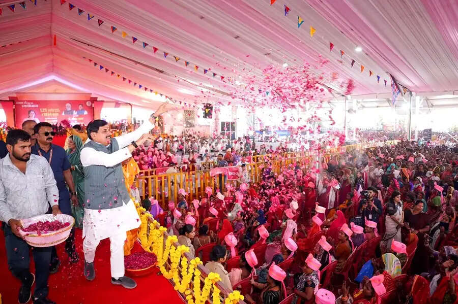 जनता से किए गए जनकल्याण के सभी वादे पूरा करते हुए आगे बढ़ रही सरकार : मुख्यमंत्री डॉ. यादव