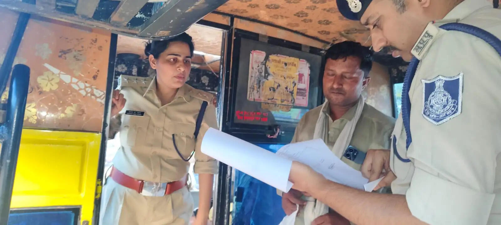 सुरक्षा से खिलवाड़ पर 40 बसों पर चालानी कार्रवाई, नियमों पालन करने वालों को पुष्प गुच्छ से सम्मान