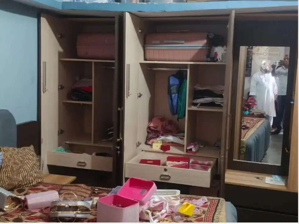दो घरों में सेंधमारी, लाखों के जेवर और नकदी पर चोरों ने किया हाथ साफ