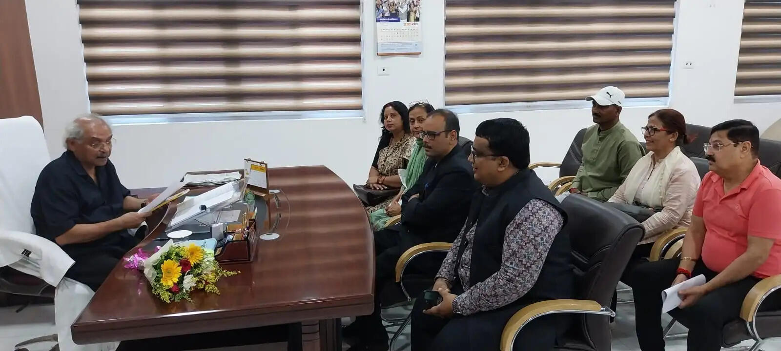 लंबित शिकायतों की जांच और जागरूकता अभियान की मांग को लेकर हमर अधिकार मंच ने लोकायुक्त को सौंपा ज्ञापन