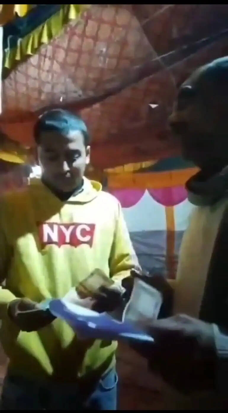 मुरैना: एसआई का रिश्वत लेते वीडियो हुआ वायरल, पुलिस अधीक्षक ने किया सस्पेंड