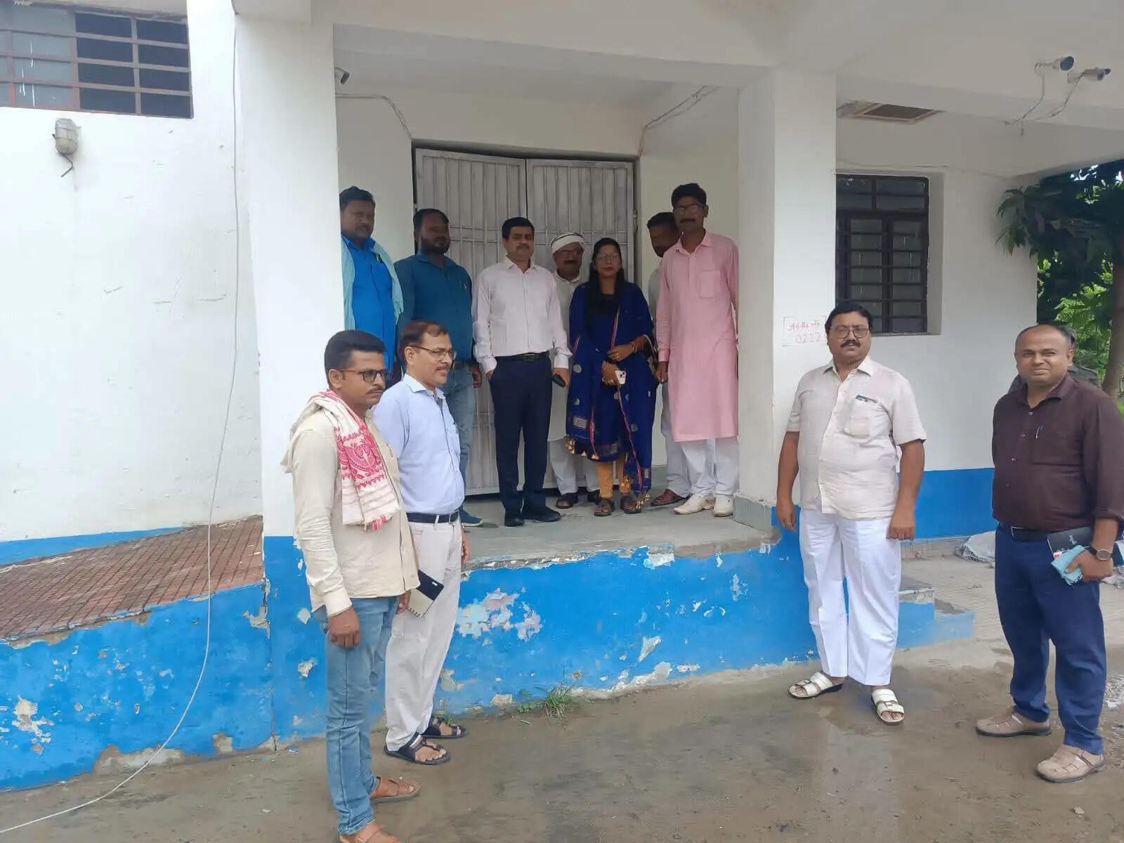 डीएम ने किया ईवीएम-वीवीपैट वेयरहाउस का मासिक बाह्य निरीक्षण