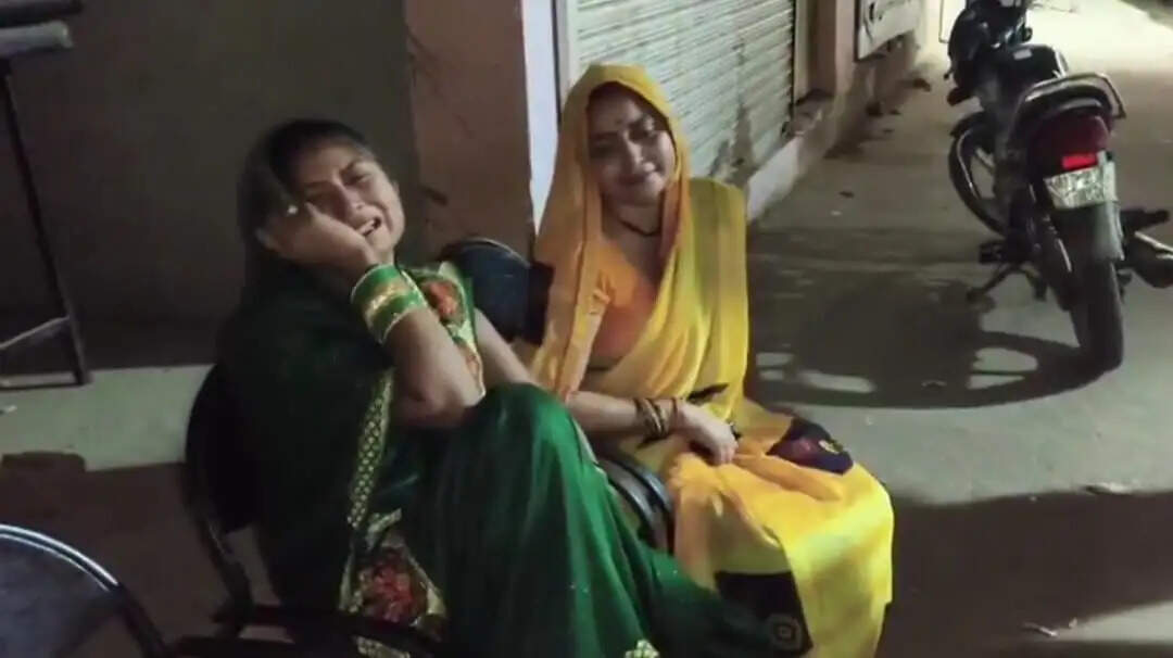 हादसे में मारे गए लोगों के शवों को देख पूरे गांव में मचा कोहराम,&nbsp;बेहोश हो गई&nbsp;मां