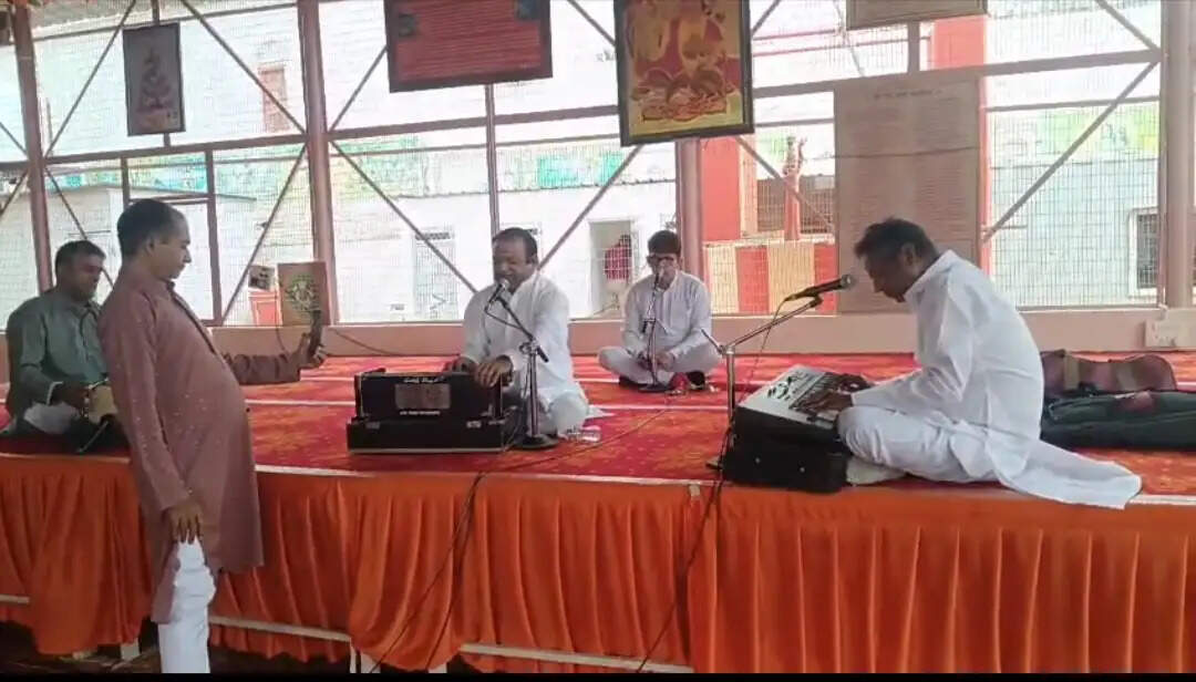 श्री राम जन्मभूमि परिसर में&nbsp;महावीर शर्मा के भजनों से प्रभु श्रीराम की स्तुति