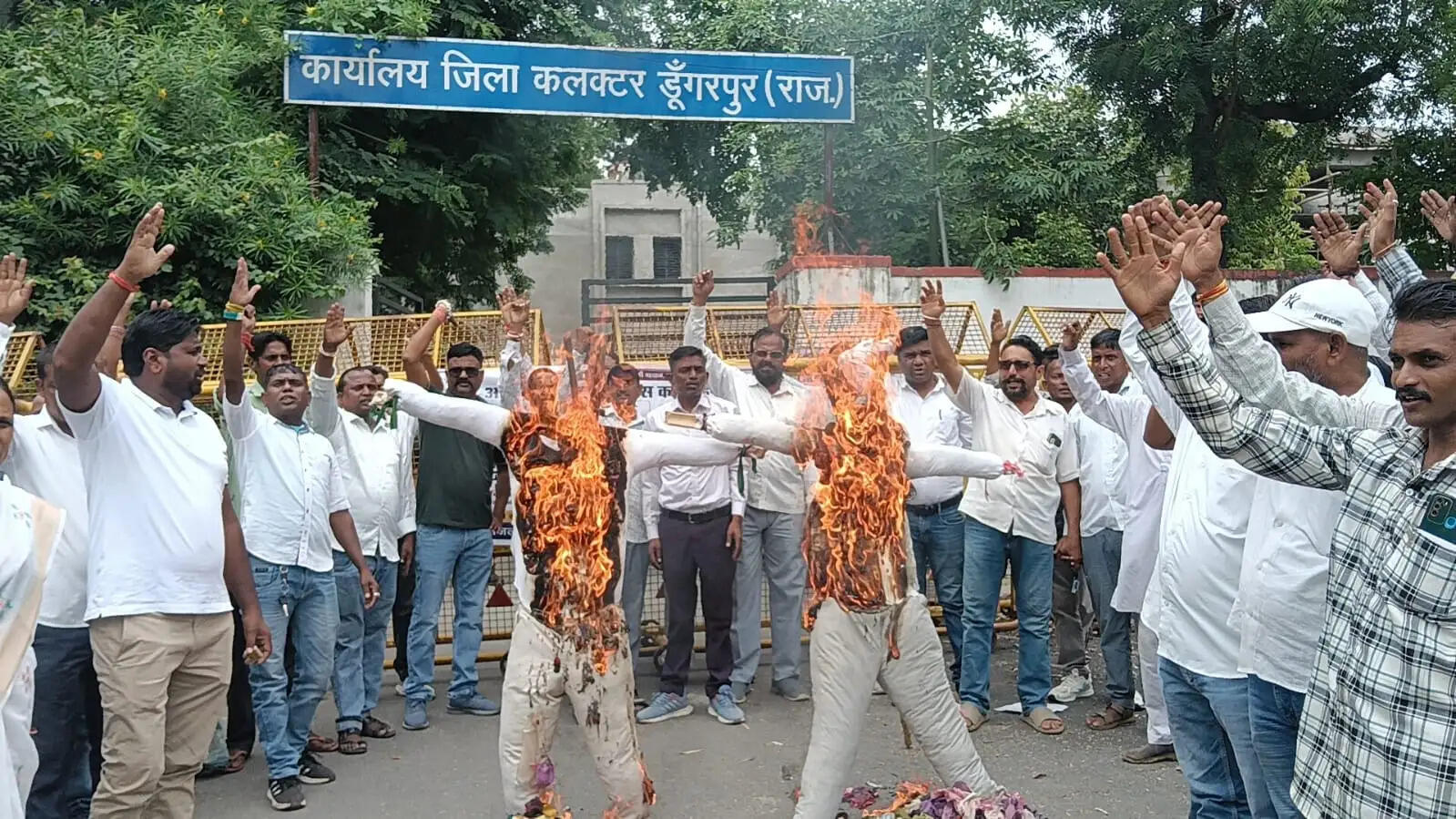 मानगढ़ धाम को राष्ट्रीय स्मारक का दर्जा न मिलने पर कांग्रेस का प्रदर्शन