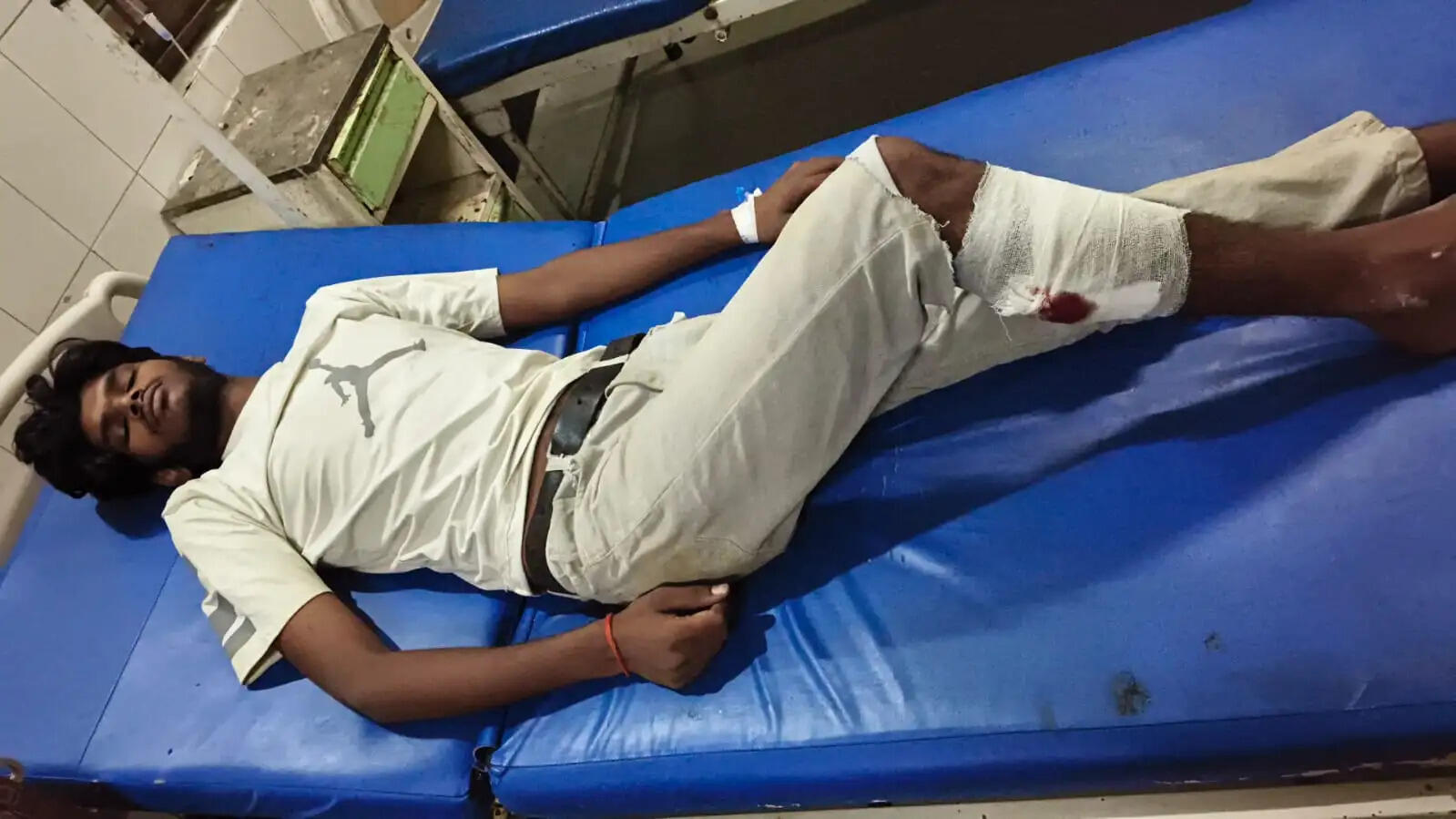 मुठभेड़ में दो लुटेरे गिरफ्तार, एक को गोली लगी