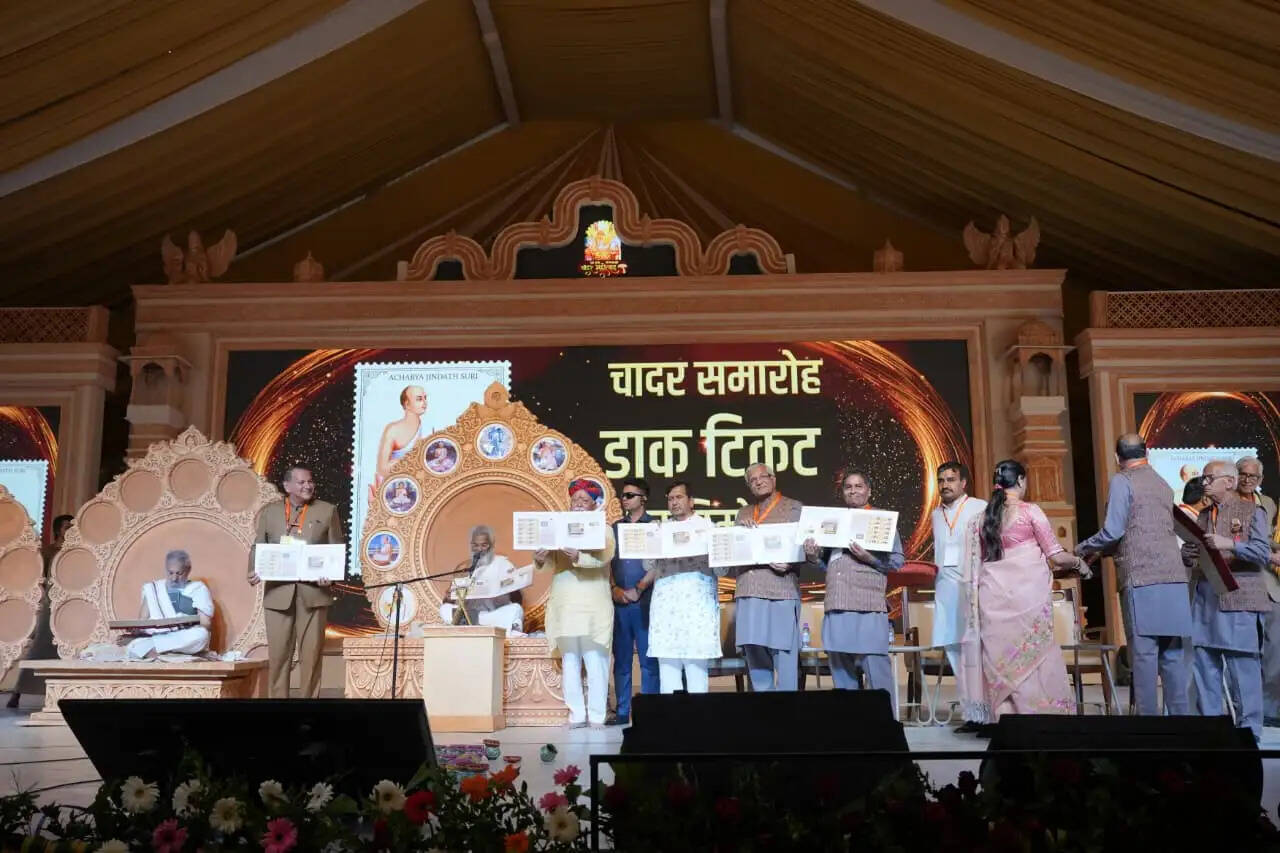 (लीड) भेदभाव-स्वार्थ त्यागकर देश के लिए समर्पित हों, तभी भारत संपूर्ण मानवता को शांति-समृद्धि का मार्ग दिखाएगाः मोहन भागवत