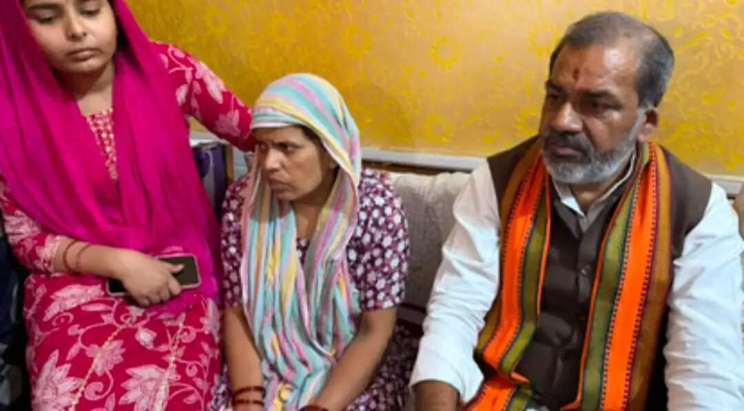 भाजपा नेता पंडित सुनील भराला ने की सूर्या की मां से मुलाकात