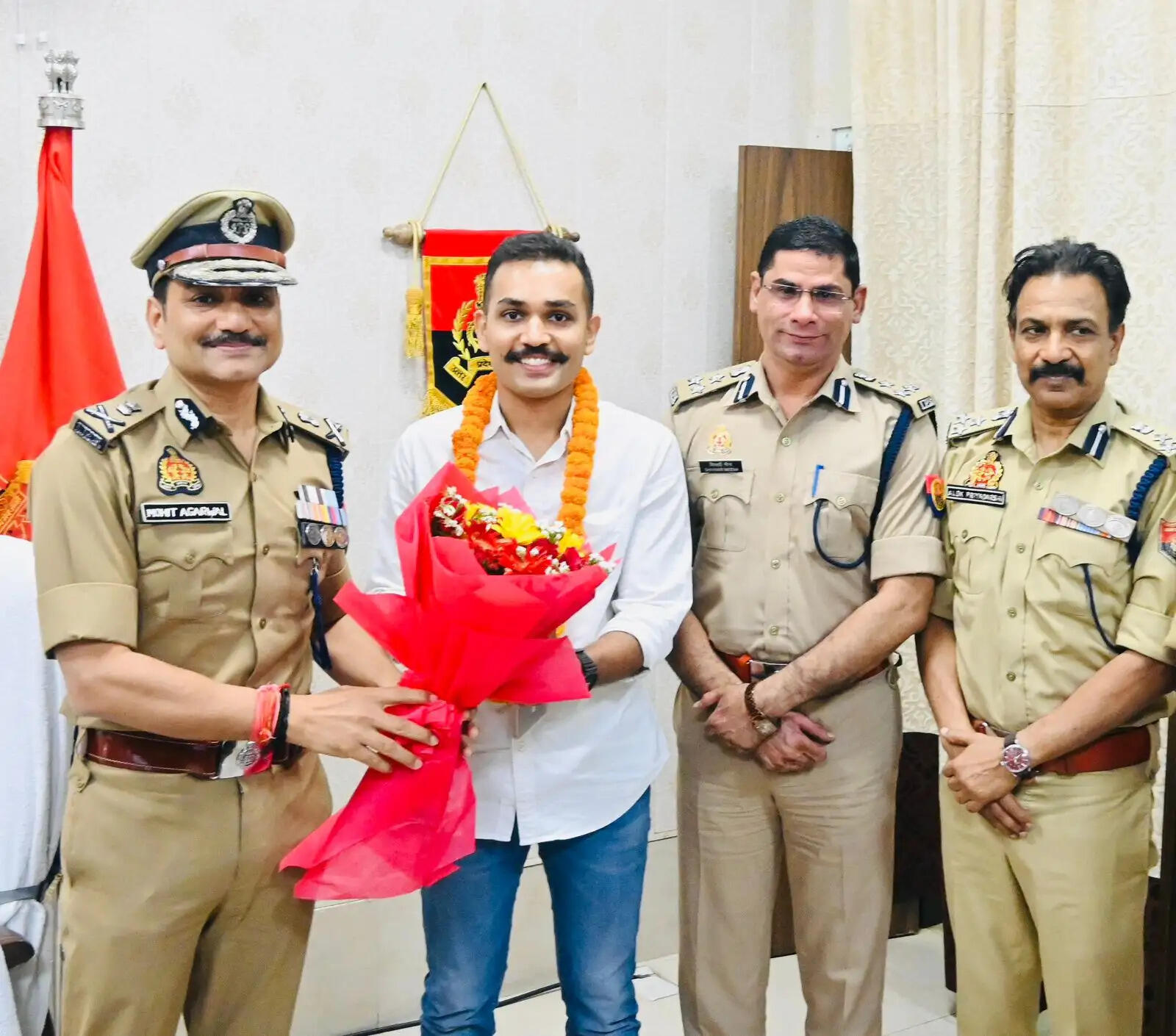 वाराणसी : अपर पुलिस उपायुक्त, डॉ. ईशान सोनी के स्थानांतरण पर दी गई विदाई, सीपी ने सराहा
