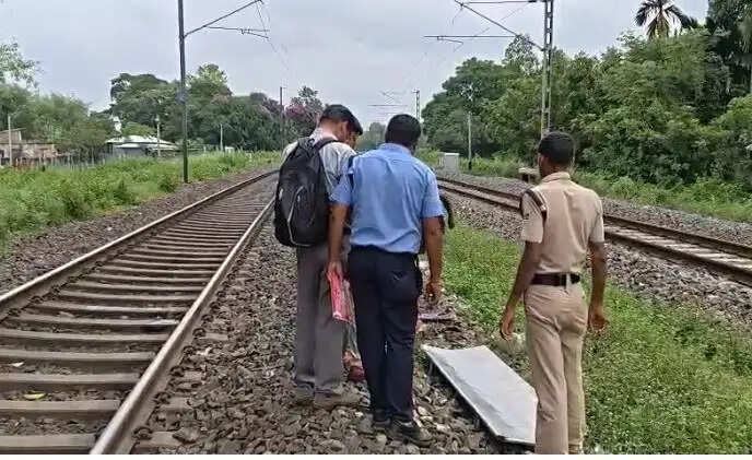 ट्रेन से कटकर व्यक्ति की मौत