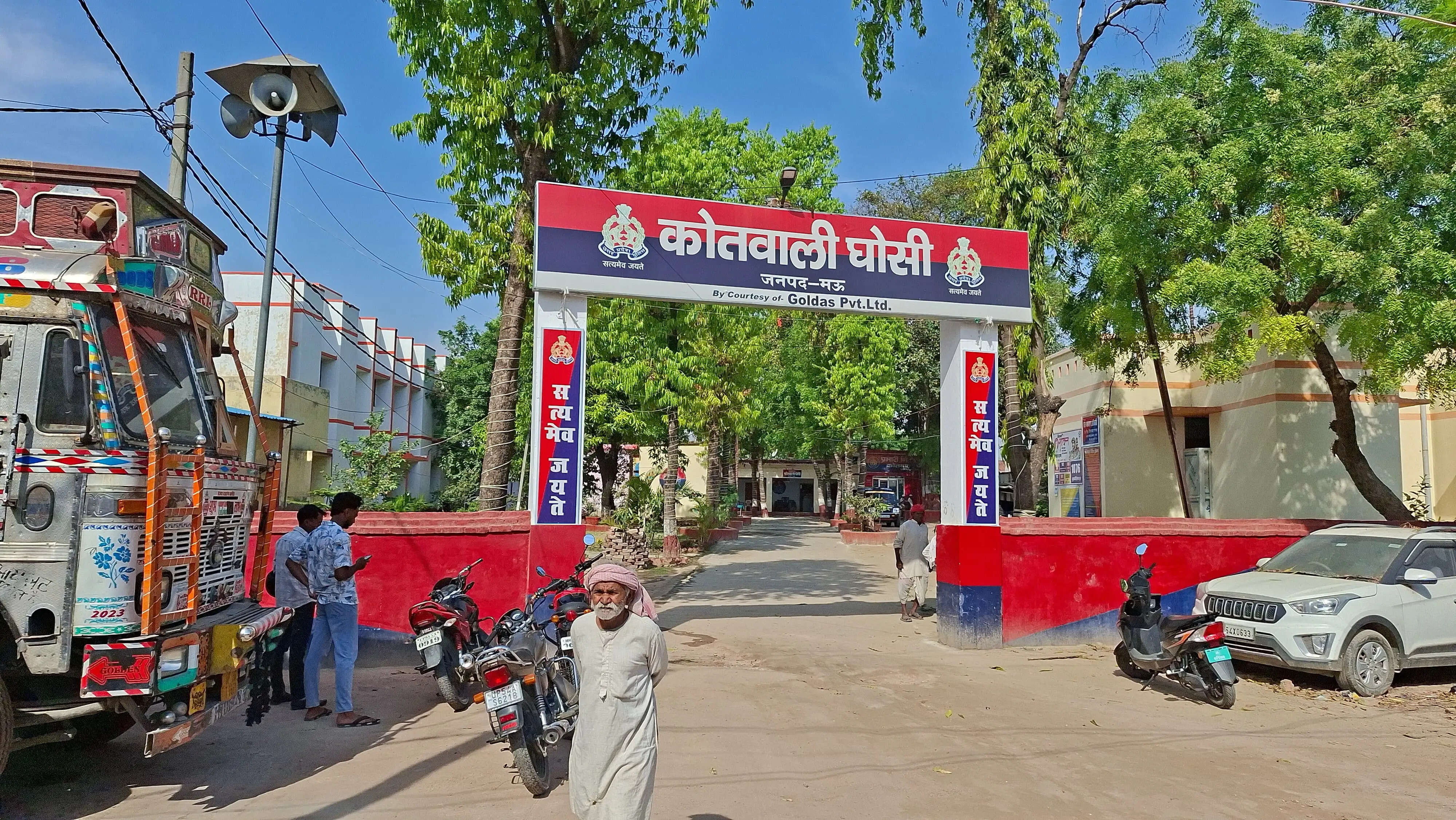 मऊ पुलिस पर पथराव करने वालों में 39 नामजद और 250 अज्ञात लोगों पर मुकदमा दर्ज