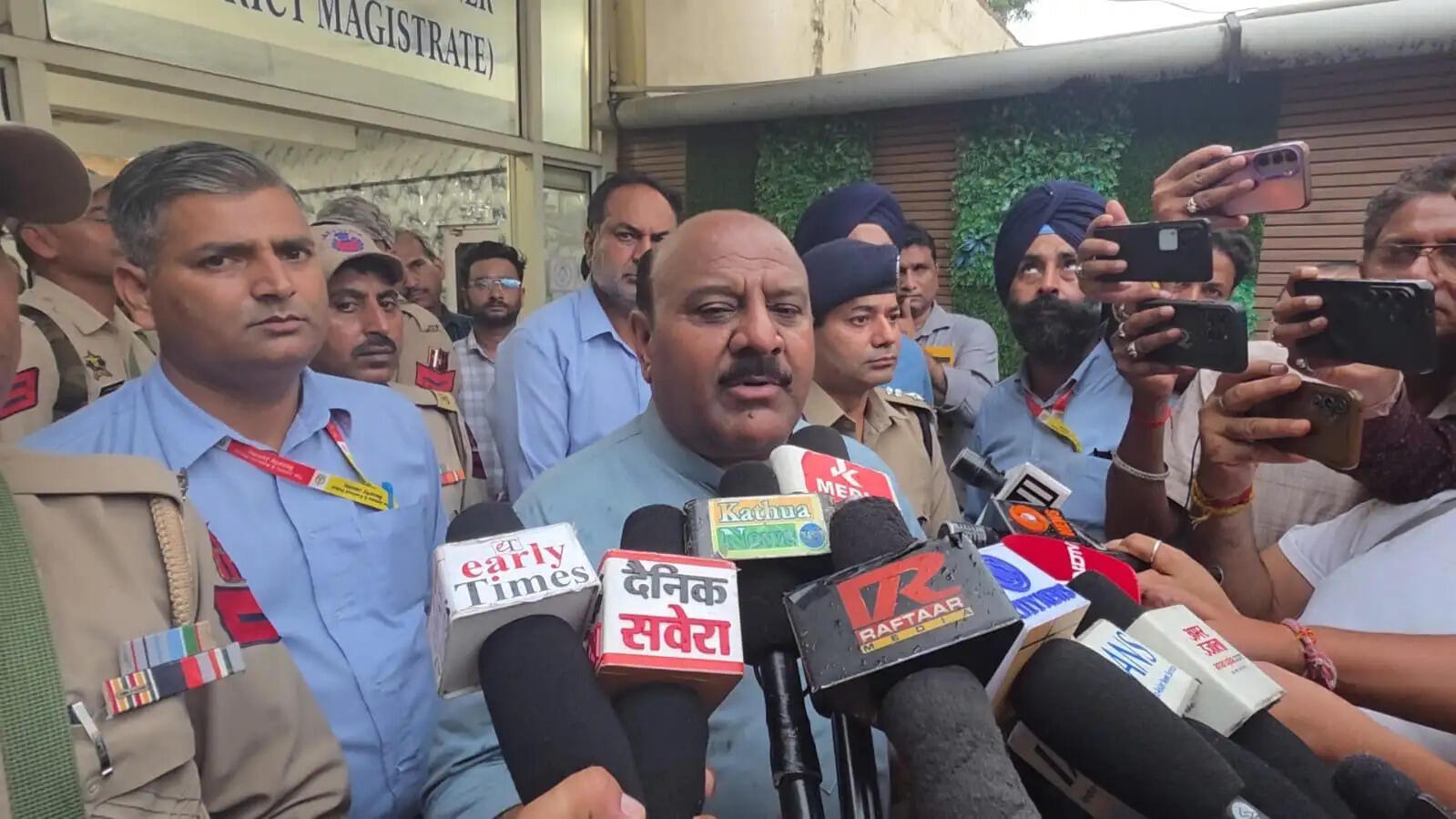 कठुआ दौरे पर उपमुख्यमंत्री का बयान-राज्य दर्जा बहाली मुख्य मांग, जीएमसी विवाद पर दोनों पक्षों को ठहराया जिम्मेदार