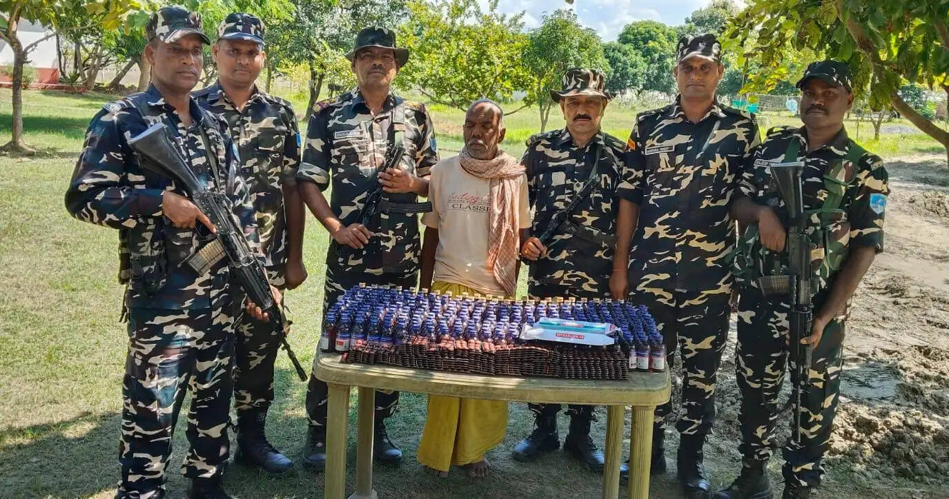 बेतिया में 305 बोतल नशीली सिरप व 2050 टैबलेट बरामद, तस्कर गिरफ्तार