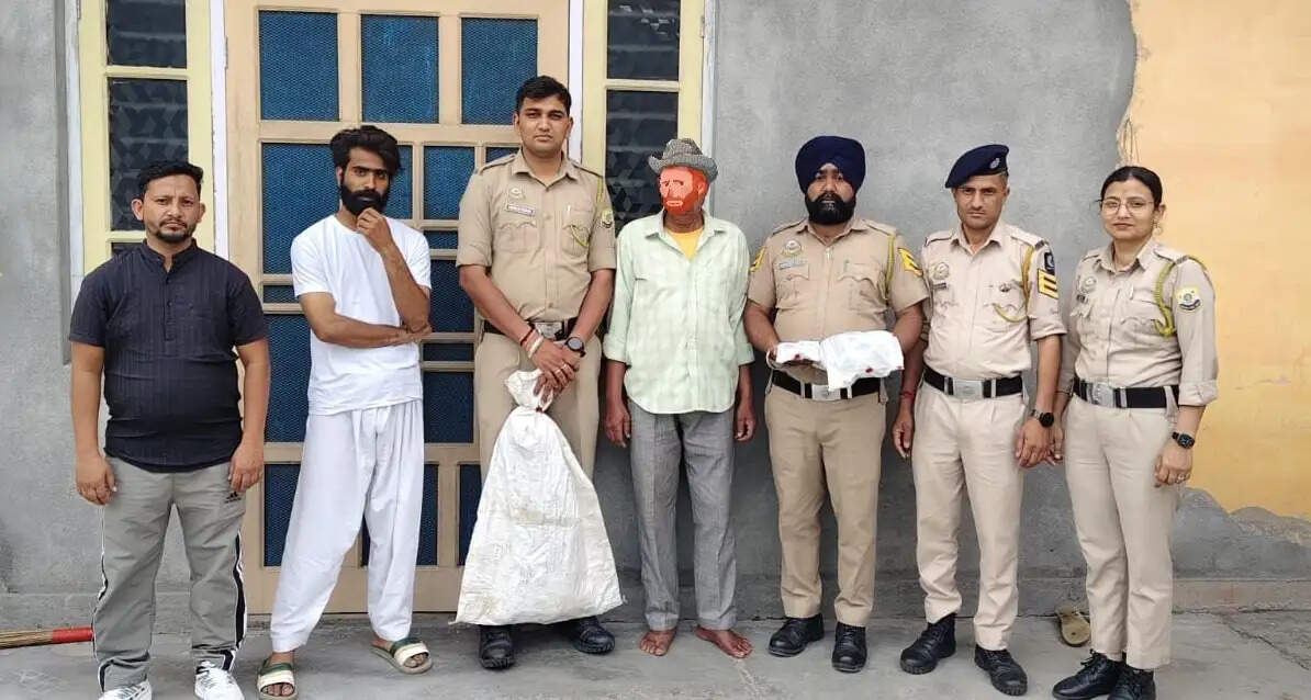 पुरुवाला कांशीपुर में अफीम के 25 पौधों और 1.106 किलो चूरा पोस्त के साथ एक व्यक्ति गिरफ्तार