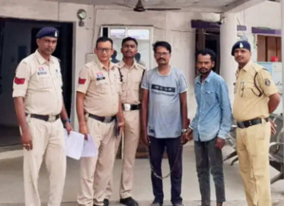 35 लीटर महुआ शराब के साथ दो आरोपित गिरफ्तार