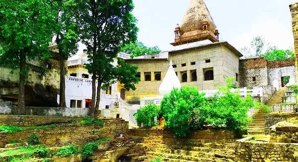 स्वामी नीलकंठ आश्रम की संपत्तियों के संरक्षण के लिए सरकारी हस्तक्षेप की मांग, पूर्व विधायक नारायण त्रिपाठी ने उठाया मुद्दा