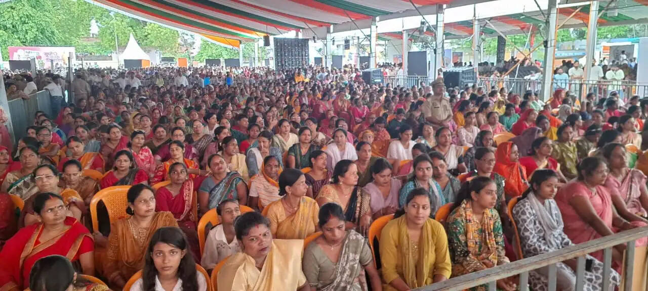 सुलतानपुर में मुख्यमंत्री योगी का कांग्रेस व सपा पर प्रहार, कहा—राम भक्तों पर गोली चलाने वाले आज आस्था की बात कर रहे