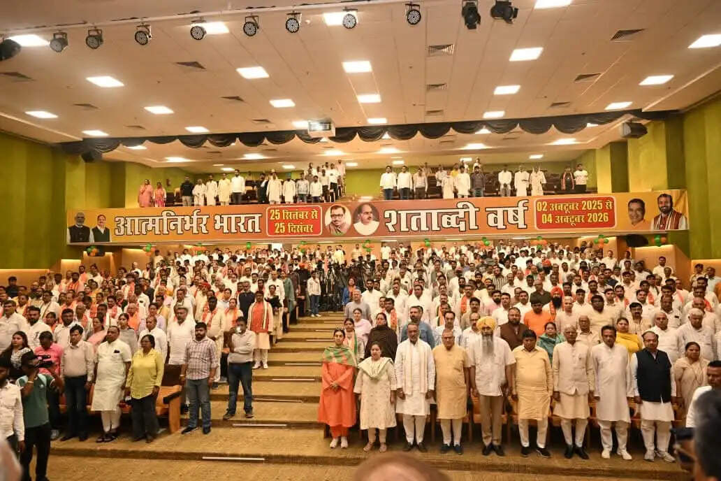 निकाय चुनाव जीते मेयर व पार्षदों को मुखयमंत्री ने किया सम्मानित