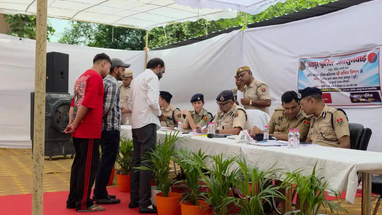 पुलिस कमिश्नर ने सुनी आमजन की फरियाद: पुलिस अधिकारियों को दिए त्वरित निस्तारण के निर्देश